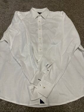 UNTUCKit White Long-Sleeve Button-Down Dress Shirt